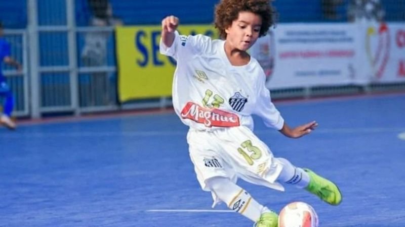 8-jarig talent passeert Lionel Messi en Neymar met lucratief contract bij  Nike