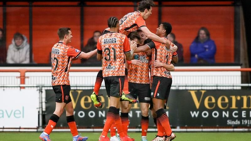 fc-volendam-wint-ook-in-eigen-huis-van-fc-emmen-odd-van-2-65