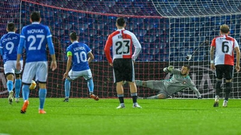 Internet gaat los over scheidsrechter bij Feyenoord ...