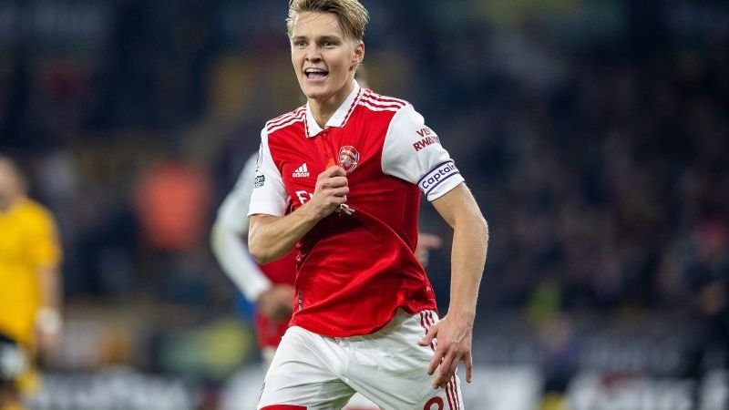 koploper-arsenal-wordt-kampioen-van-engeland-odd-van-3-40