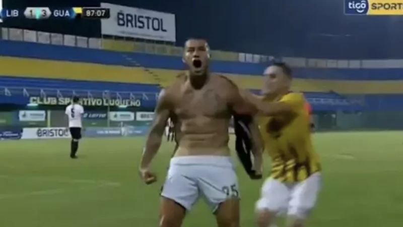 paraguayaanse-voetballer-riskeert-straf-na-tonen-van-geslachtsdeel-bij-het-juichen
