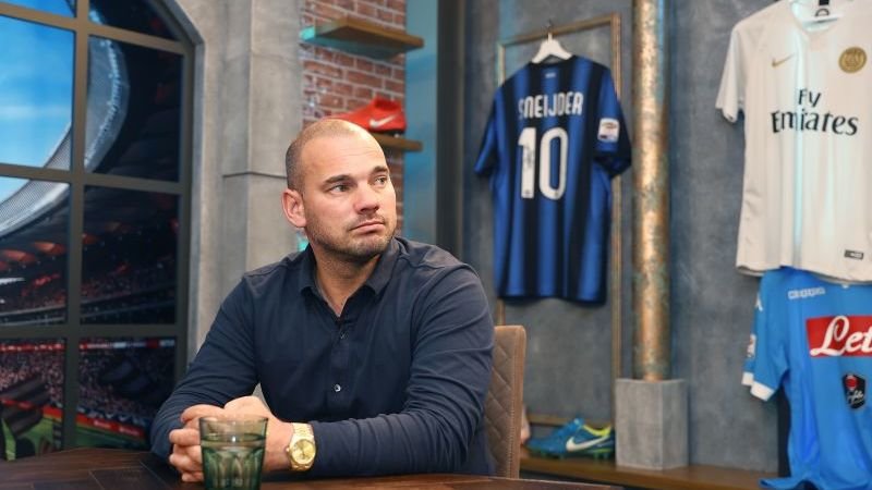 sneijder-kreeg-boete-van-10-000-euro-van-van-gaal