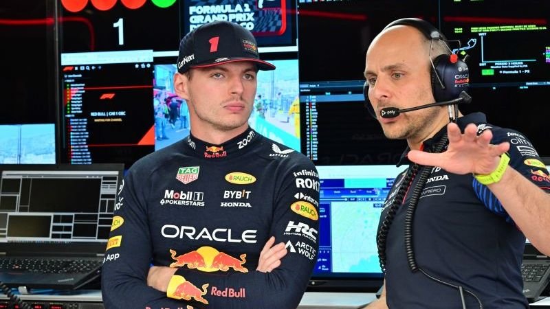 verstappen-krijgt-steun-na-irritatie-over-boordradio-richting-lambiase