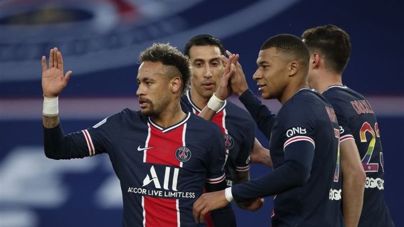 vragen-over-online-gokken-15-wat-zijn-halftime-fulltime-weddenschappen-in-het-voetbal