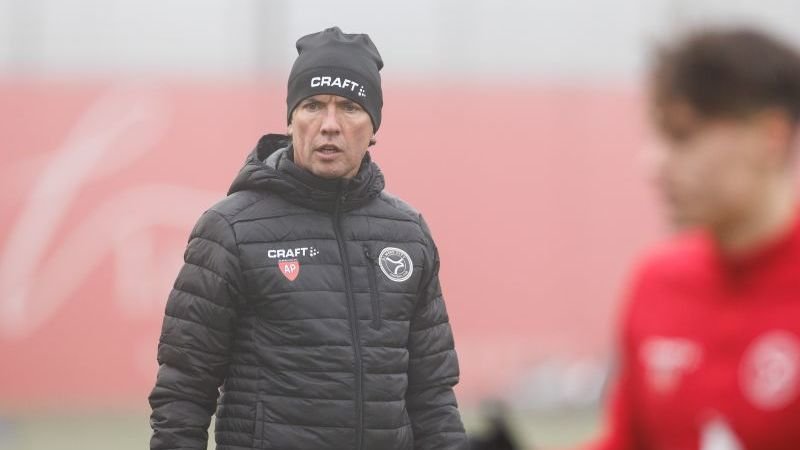 wint-pastoor-bij-zijn-debuut-als-coach-van-almere-city-pak-2-5-keer-je-inzet