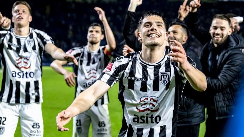 wordt-heracles-of-pec-zwolle-kampioen-check-hier-de-verwachtingen-van-de-bookmakers